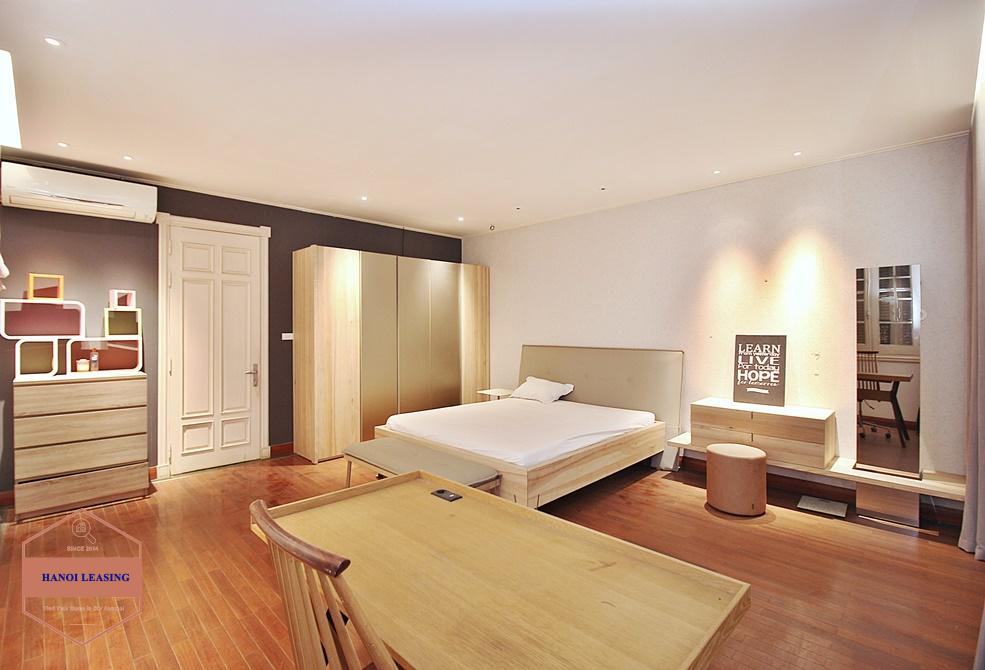 Nice house with lake view for rent in To Ngoc Van st, Tay Ho District Nice house with lake view for rent in To Ngoc Van st, Tay Ho District