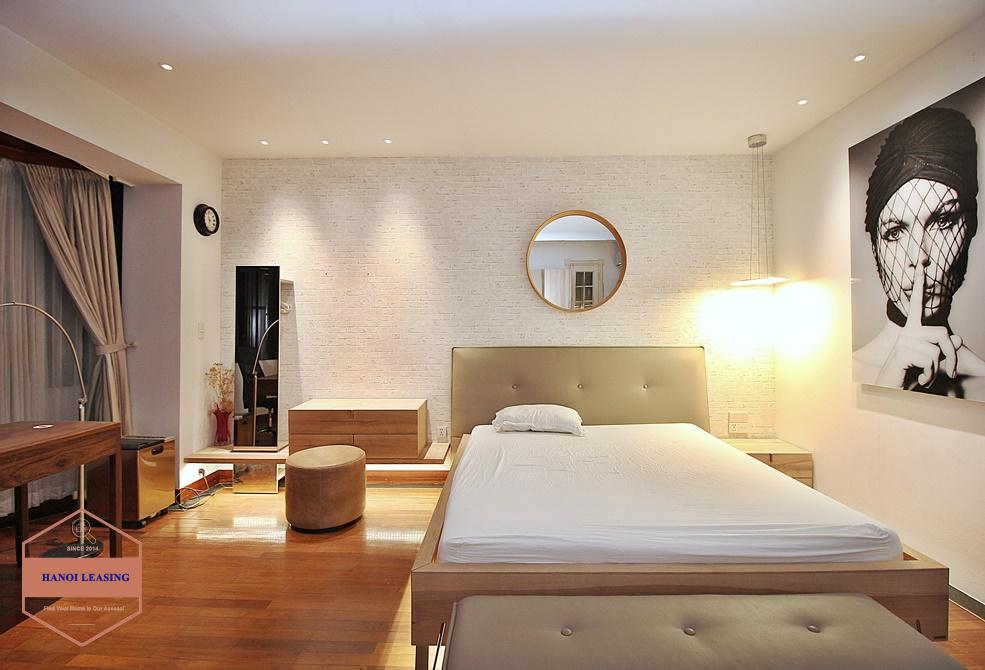 Nice house with lake view for rent in To Ngoc Van st, Tay Ho District Nice house with lake view for rent in To Ngoc Van st, Tay Ho District