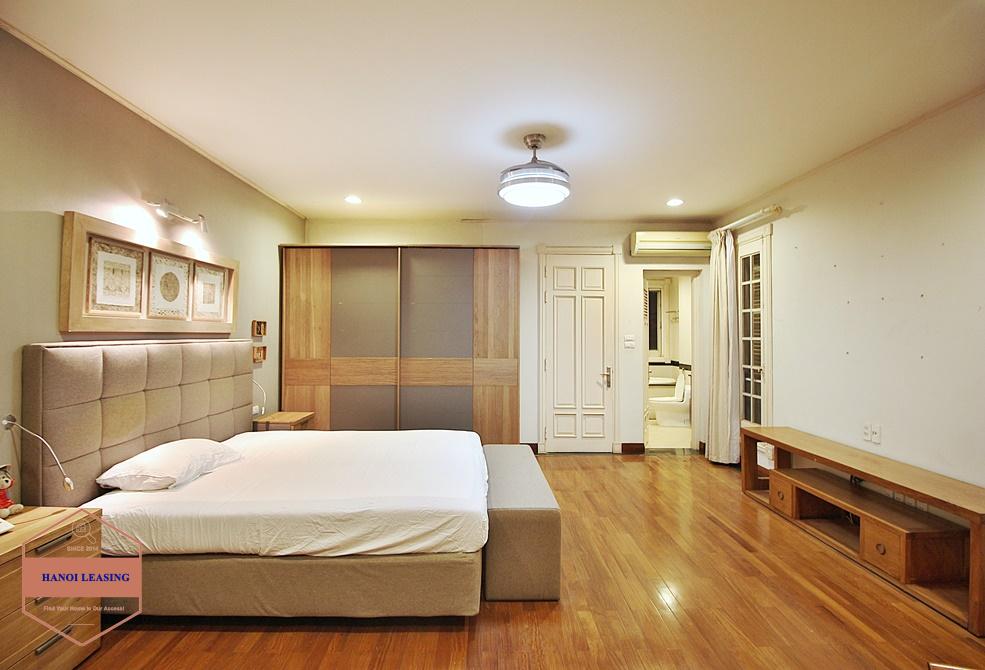 Nice house with lake view for rent in To Ngoc Van st, Tay Ho District Nice house with lake view for rent in To Ngoc Van st, Tay Ho District