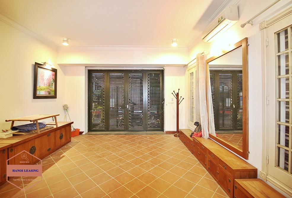 Nice house with lake view for rent in To Ngoc Van st, Tay Ho District Nice house with lake view for rent in To Ngoc Van st, Tay Ho District