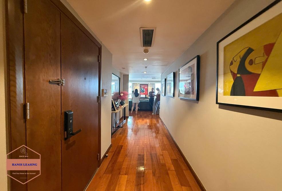 Beautifull apartment on 8th floor for rent in Tran Hung Dao st, Hoan Kiem area Beautifull apartment on 8th floor for rent in Tran Hung Dao st, Hoan Kiem area