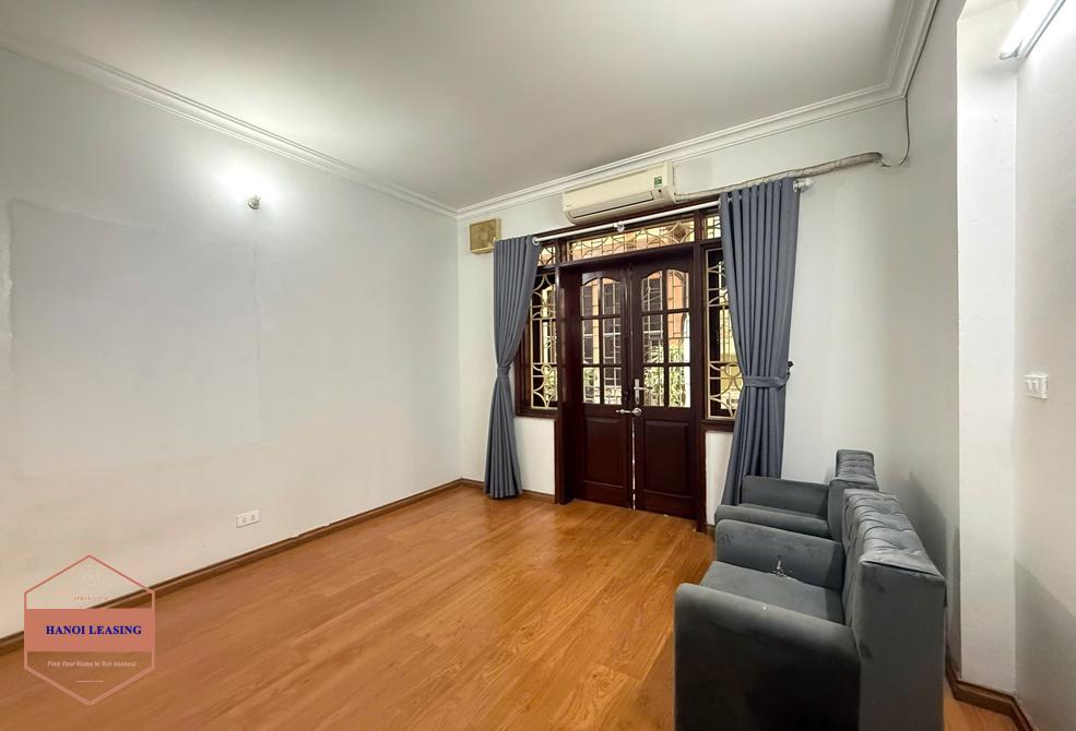Small house for rent in Xuan dieu st, Tay Ho Small house for rent in Xuan dieu st, Tay Ho