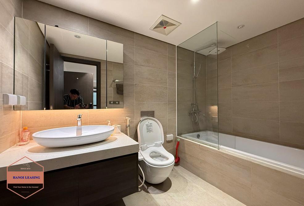 Modern 2 bedrooms apartment for rent in Pho Duc Chinh st, Truc Bach area Modern 2 bedrooms apartment for rent in Pho Duc Chinh st, Truc Bach area