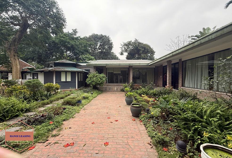Bright house with huge garden for rent in An Duong, Tay Ho