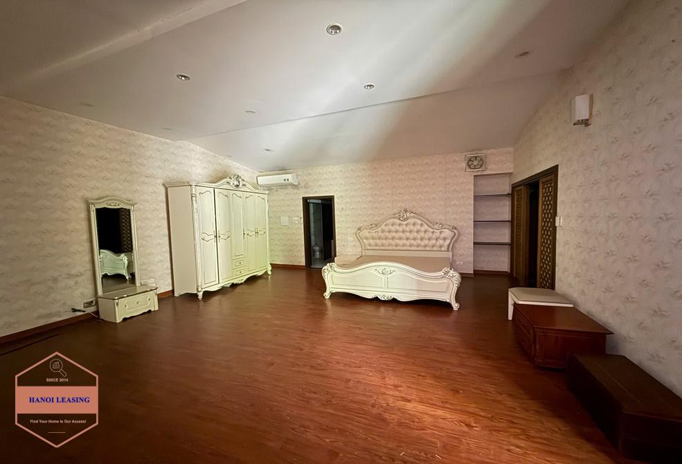 Bright house with huge garden for rent in An Duong, Tay Ho Bright house with huge garden for rent in An Duong, Tay Ho