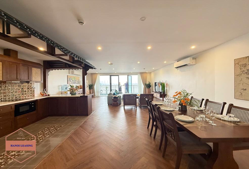 Lake view apartment with 4 bedrooms for rent in Xuan dieu st, Tay Ho Lake view apartment with 4 bedrooms for rent in Xuan dieu st, Tay Ho