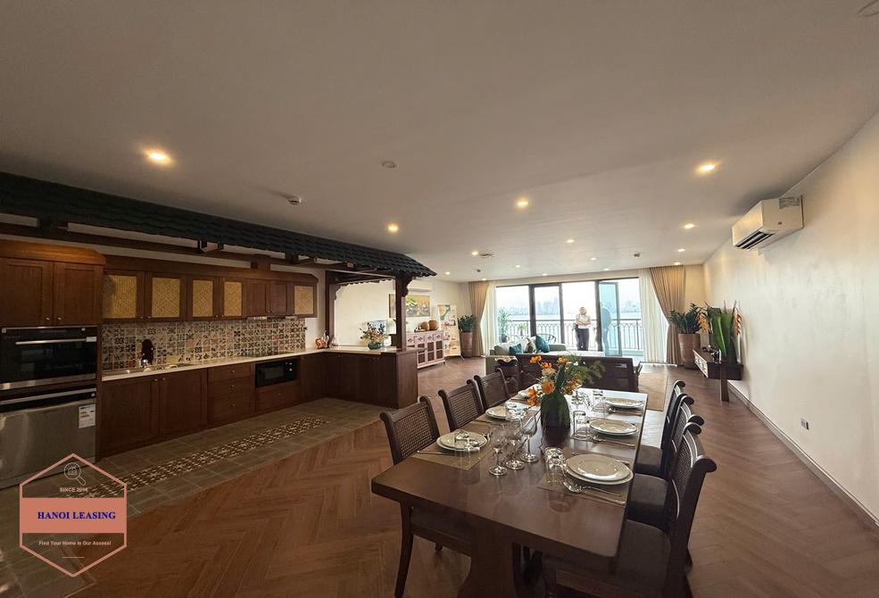 Lake view apartment with 4 bedrooms for rent in Xuan dieu st, Tay Ho Lake view apartment with 4 bedrooms for rent in Xuan dieu st, Tay Ho