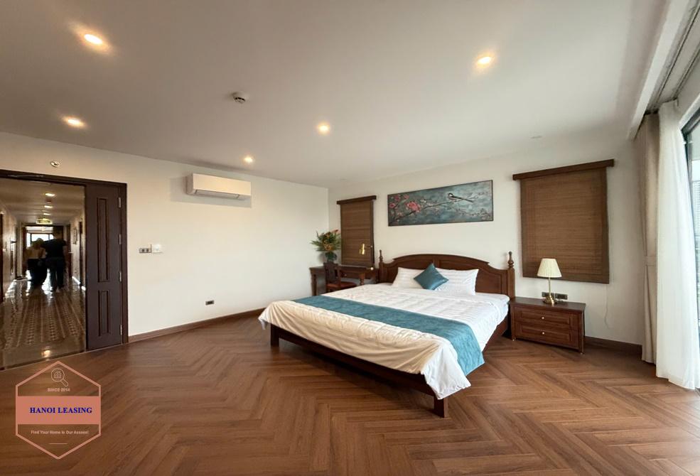 Lake view apartment with 4 bedrooms for rent in Xuan dieu st, Tay Ho Lake view apartment with 4 bedrooms for rent in Xuan dieu st, Tay Ho