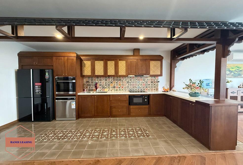 Lake view apartment with 4 bedrooms for rent in Xuan dieu st, Tay Ho Lake view apartment with 4 bedrooms for rent in Xuan dieu st, Tay Ho