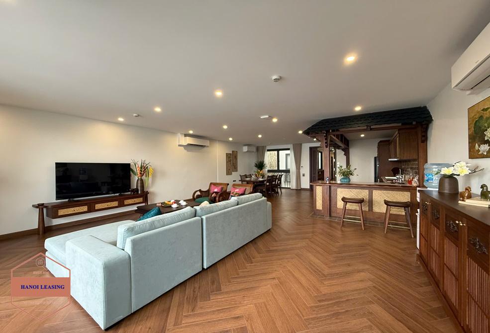 Lake view apartment with 4 bedrooms for rent in Xuan dieu st, Tay Ho Lake view apartment with 4 bedrooms for rent in Xuan dieu st, Tay Ho