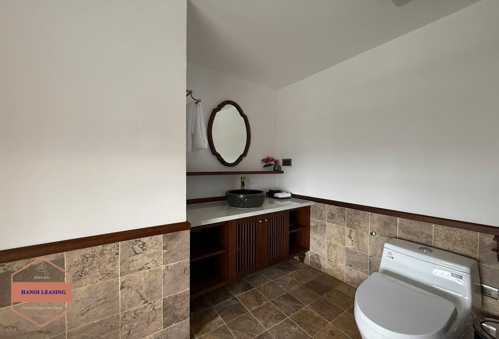 Lake view apartment with 4 bedrooms for rent in Xuan dieu st, Tay Ho Lake view apartment with 4 bedrooms for rent in Xuan dieu st, Tay Ho