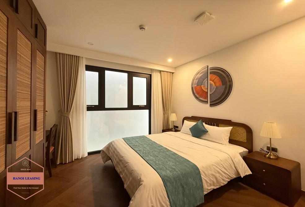 Lake view apartment with 4 bedrooms for rent in Xuan dieu st, Tay Ho Lake view apartment with 4 bedrooms for rent in Xuan dieu st, Tay Ho