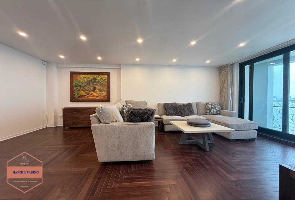 Lake view apartment with 3 bedrooms for rent in Tu Hoa st, Tay Ho Lake view apartment with 3 bedrooms for rent in Tu Hoa st, Tay Ho