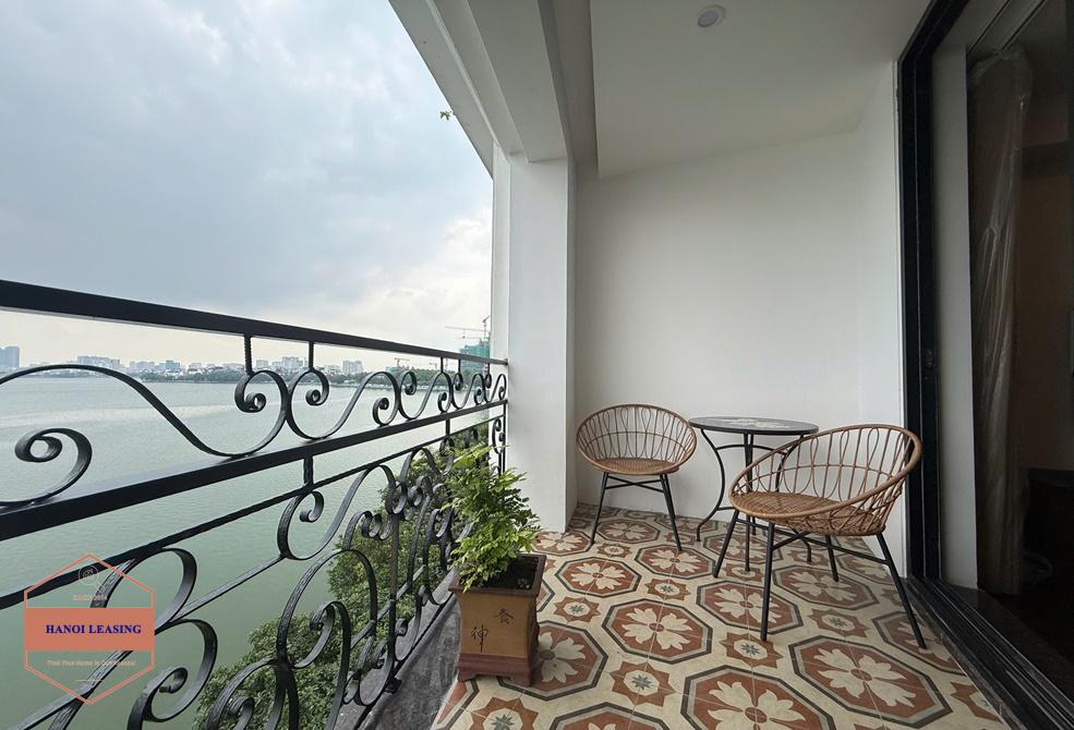 Lake view apartment with 3 bedrooms for rent in Tu Hoa st, Tay Ho Lake view apartment with 3 bedrooms for rent in Tu Hoa st, Tay Ho