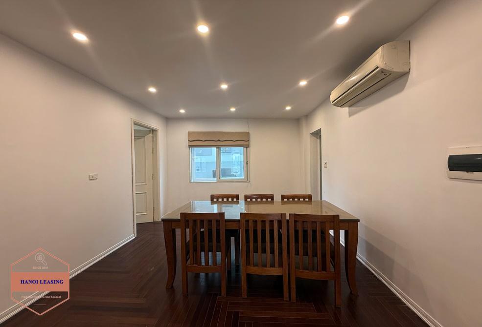 Lake view apartment with 3 bedrooms for rent in Tu Hoa st, Tay Ho Lake view apartment with 3 bedrooms for rent in Tu Hoa st, Tay Ho