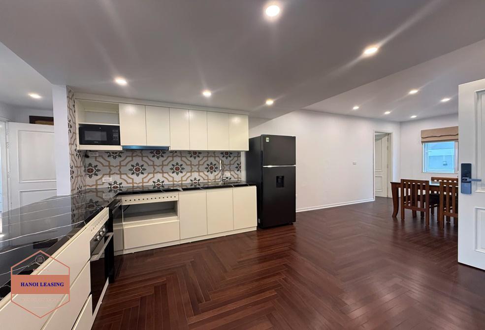 Lake view apartment with 3 bedrooms for rent in Tu Hoa st, Tay Ho Lake view apartment with 3 bedrooms for rent in Tu Hoa st, Tay Ho