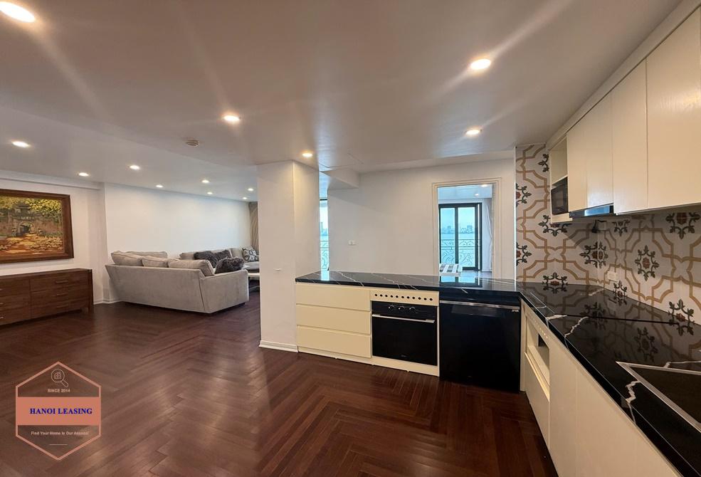 Lake view apartment with 3 bedrooms for rent in Tu Hoa st, Tay Ho Lake view apartment with 3 bedrooms for rent in Tu Hoa st, Tay Ho