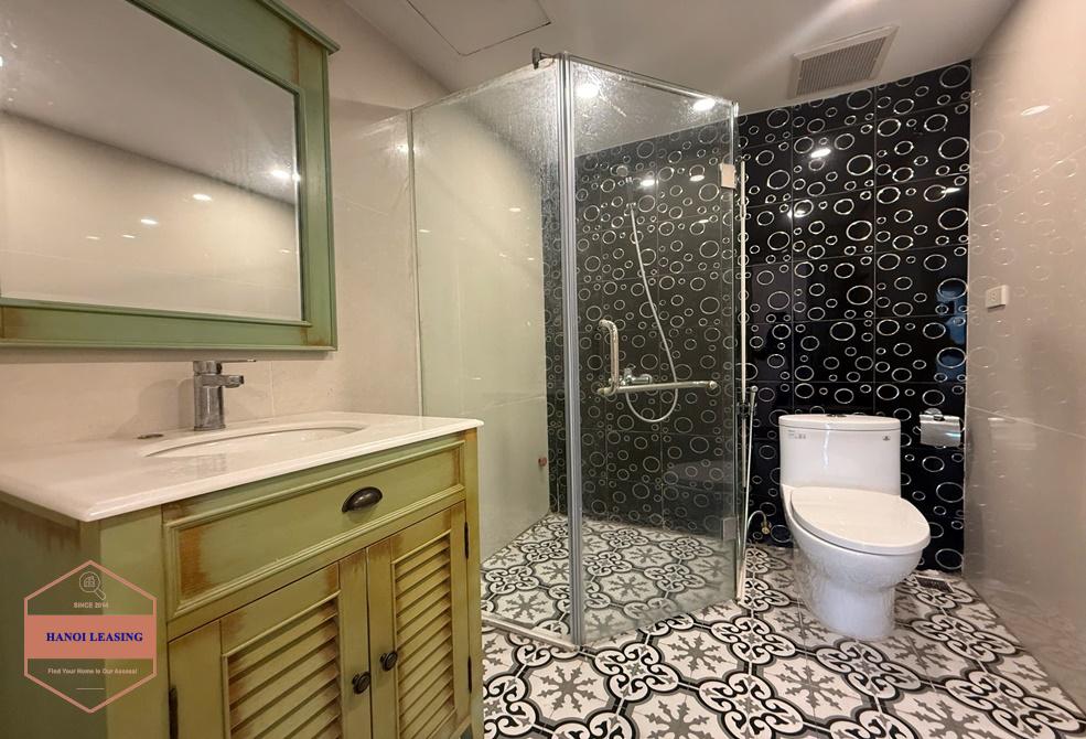 Lake view apartment with 3 bedrooms for rent in Tu Hoa st, Tay Ho Lake view apartment with 3 bedrooms for rent in Tu Hoa st, Tay Ho