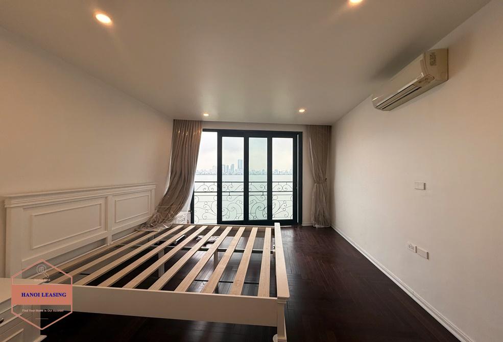 Lake view apartment with 3 bedrooms for rent in Tu Hoa st, Tay Ho Lake view apartment with 3 bedrooms for rent in Tu Hoa st, Tay Ho