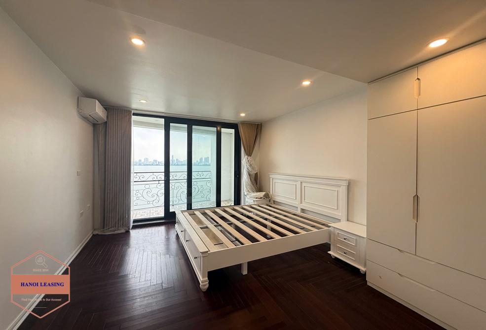Lake view apartment with 3 bedrooms for rent in Tu Hoa st, Tay Ho Lake view apartment with 3 bedrooms for rent in Tu Hoa st, Tay Ho