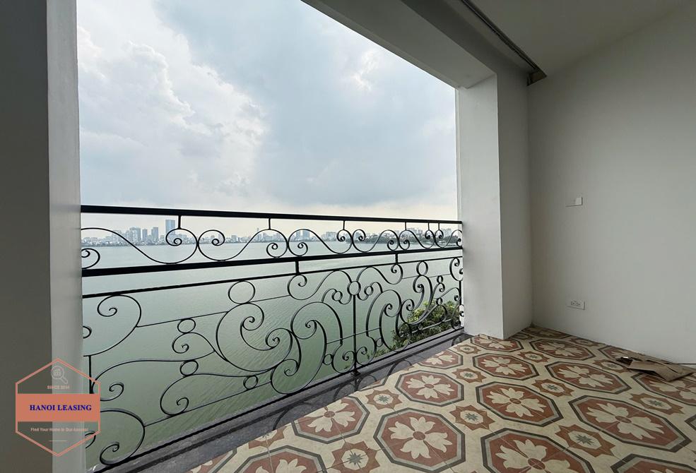 Lake view apartment with 3 bedrooms for rent in Tu Hoa st, Tay Ho Lake view apartment with 3 bedrooms for rent in Tu Hoa st, Tay Ho
