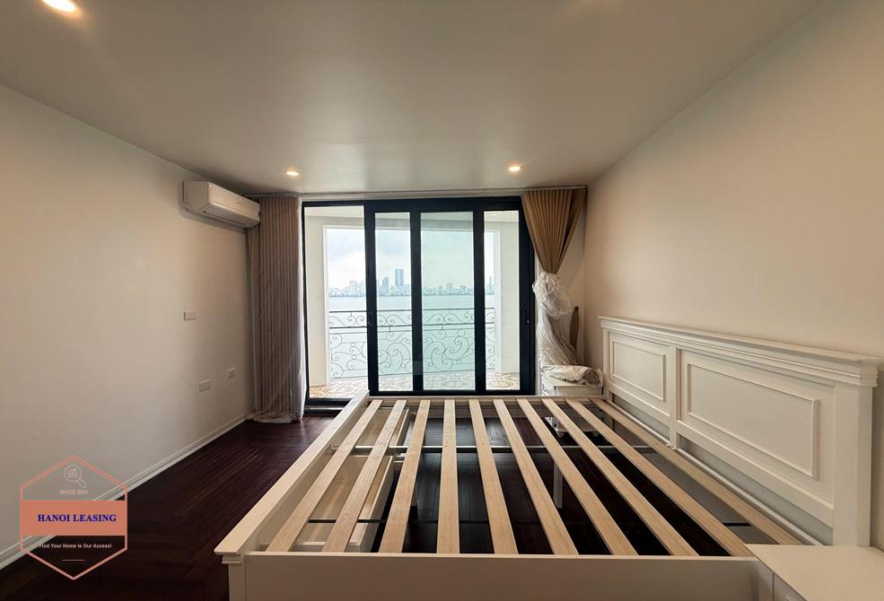 Lake view apartment with 3 bedrooms for rent in Tu Hoa st, Tay Ho Lake view apartment with 3 bedrooms for rent in Tu Hoa st, Tay Ho