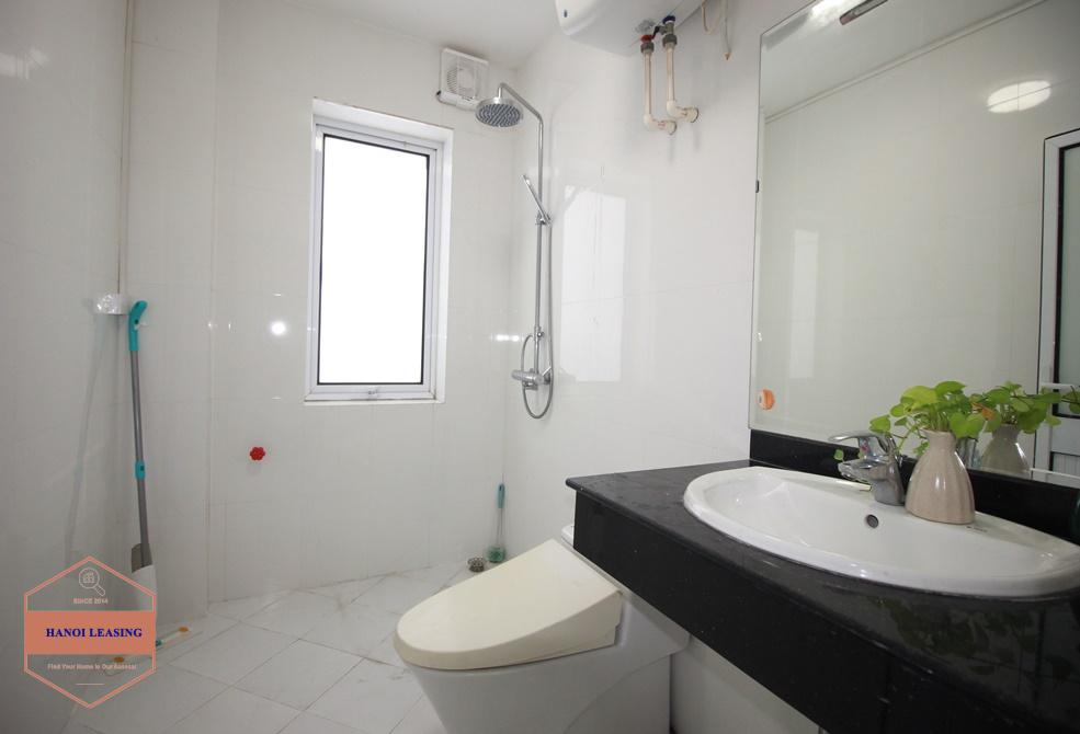 Lake view house for rent in Tay Ho, Ha Noi Lake view house for rent in Tay Ho, Ha Noi