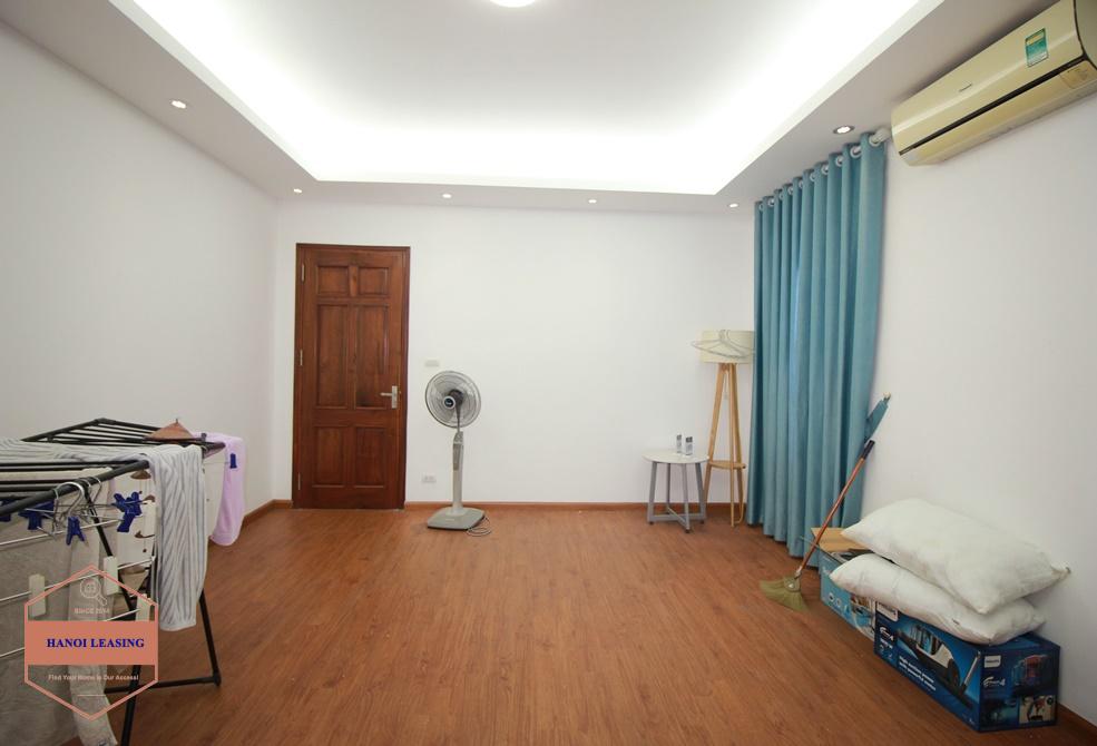 Lake view house for rent in Tay Ho, Ha Noi Lake view house for rent in Tay Ho, Ha Noi