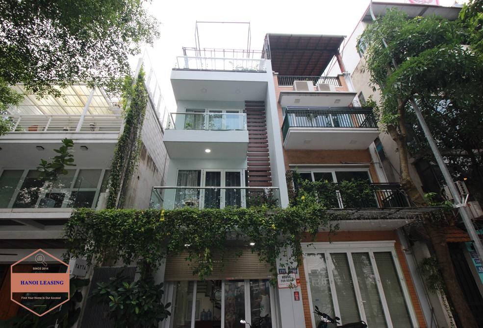 Lake view house for rent in Tay Ho, Ha Noi